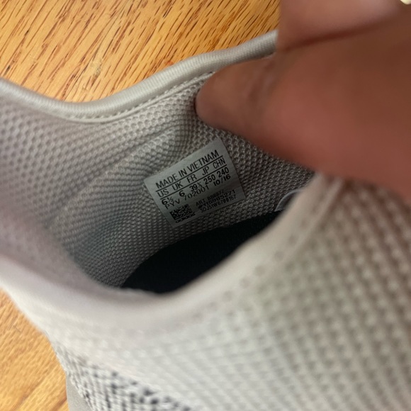 Adidas sneaker - Picture 4 of 5